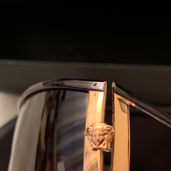 Versace 2040 Sunglasses - Picture 2 of 11